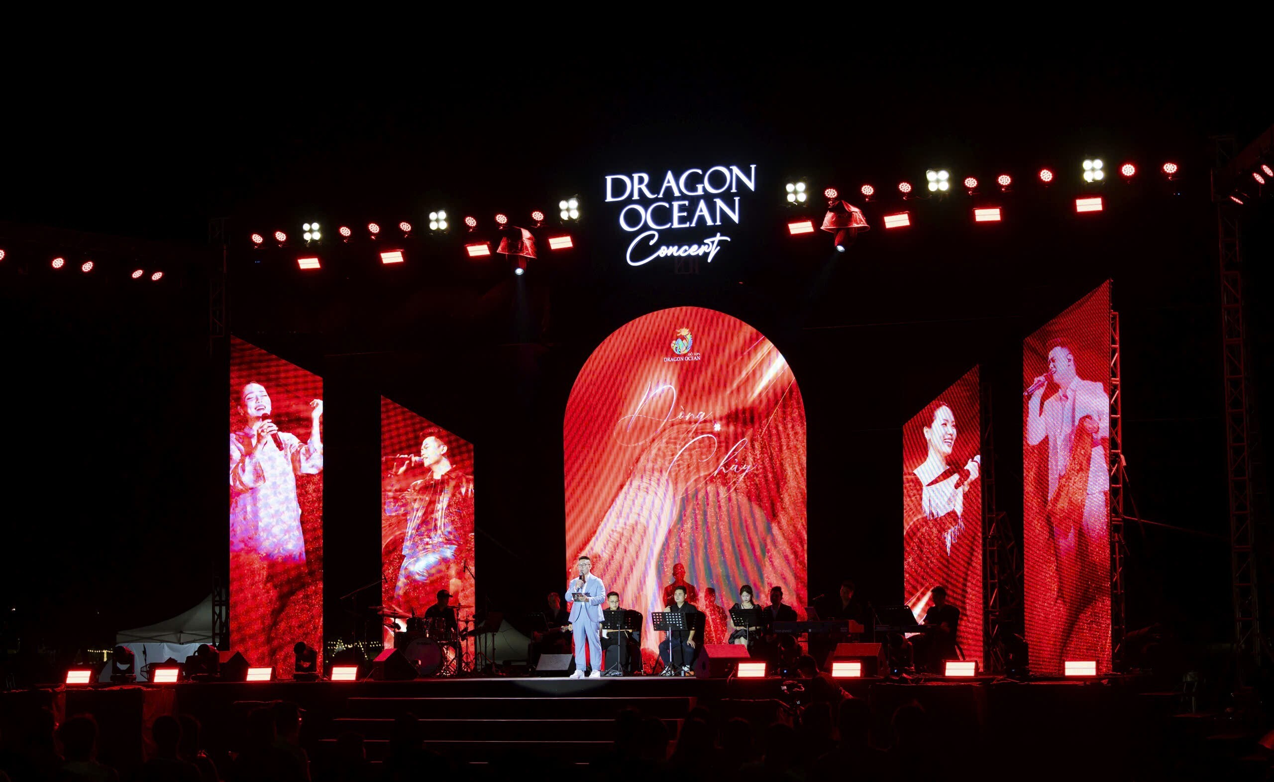 Dragon Ocean Concert 01 - “Dòng Chảy”: Hàng nghìn khán giả hòa nhịp cảm xúc trong đêm nhạc bên biển Đồ Sơn