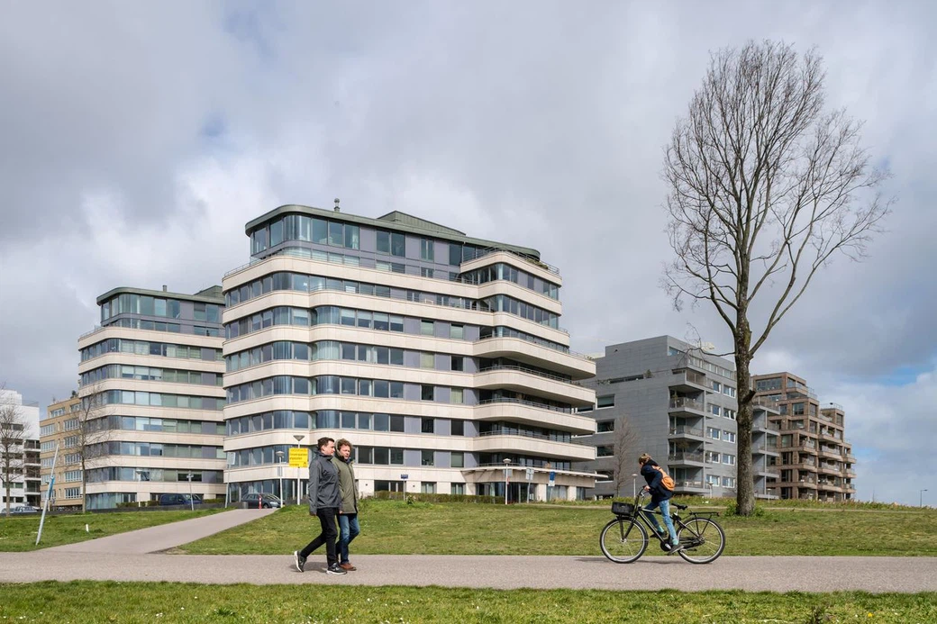 Các khu chung cư ở Amsterdam, Hà Lan, nơi ghi nhận mức giá tăng 7,8% trong năm 2020 - Ảnh: Bloomberg