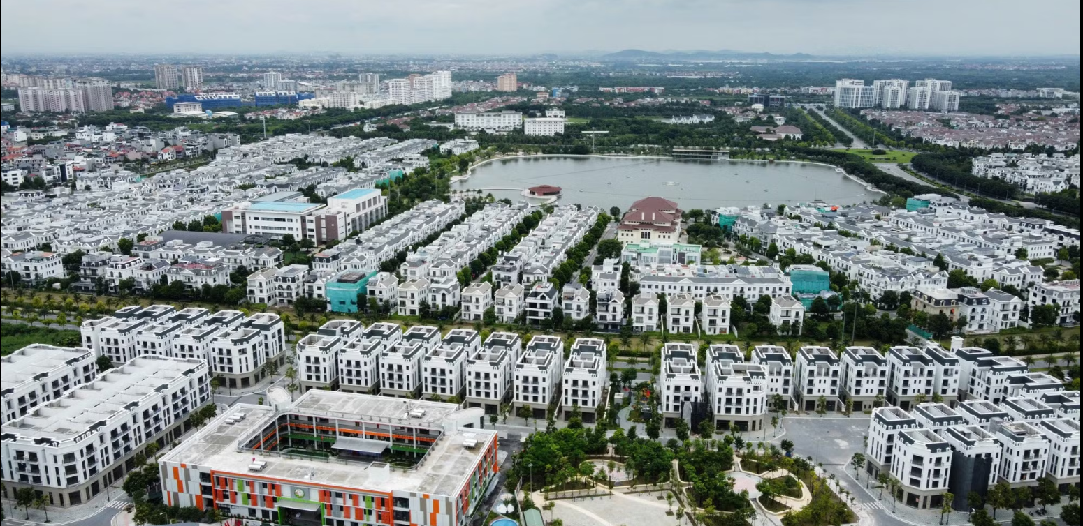 Ông Nguyễn Văn Đính, Phó chủ tịch Hiệp hội Bất động sản Việt Nam (VNREA), nhận định, thị trường bất động sản nửa cuối năm 2026 sẽ được hỗ trợ bở